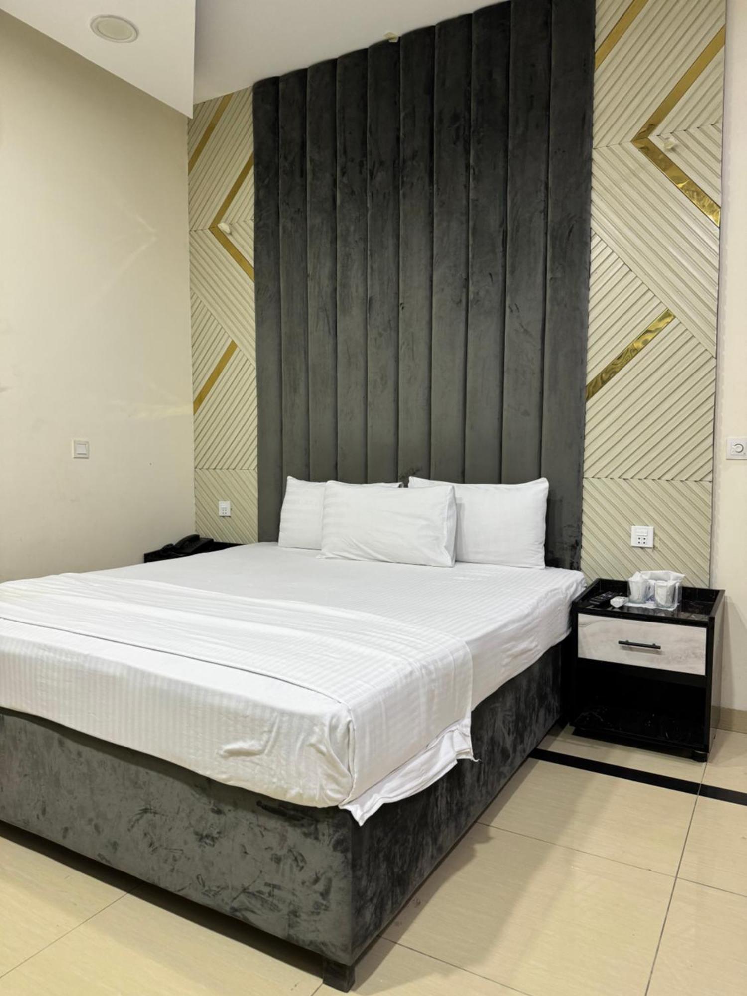 Rose Valet Guest House Islamabad Extérieur photo